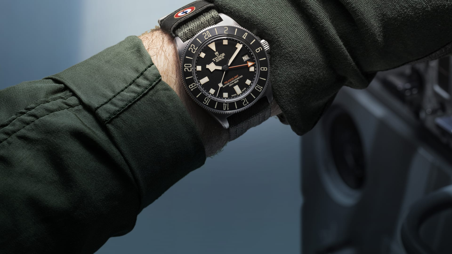 tudorwatch-pelagos-fxd-gmt-img-slider-01-bpM