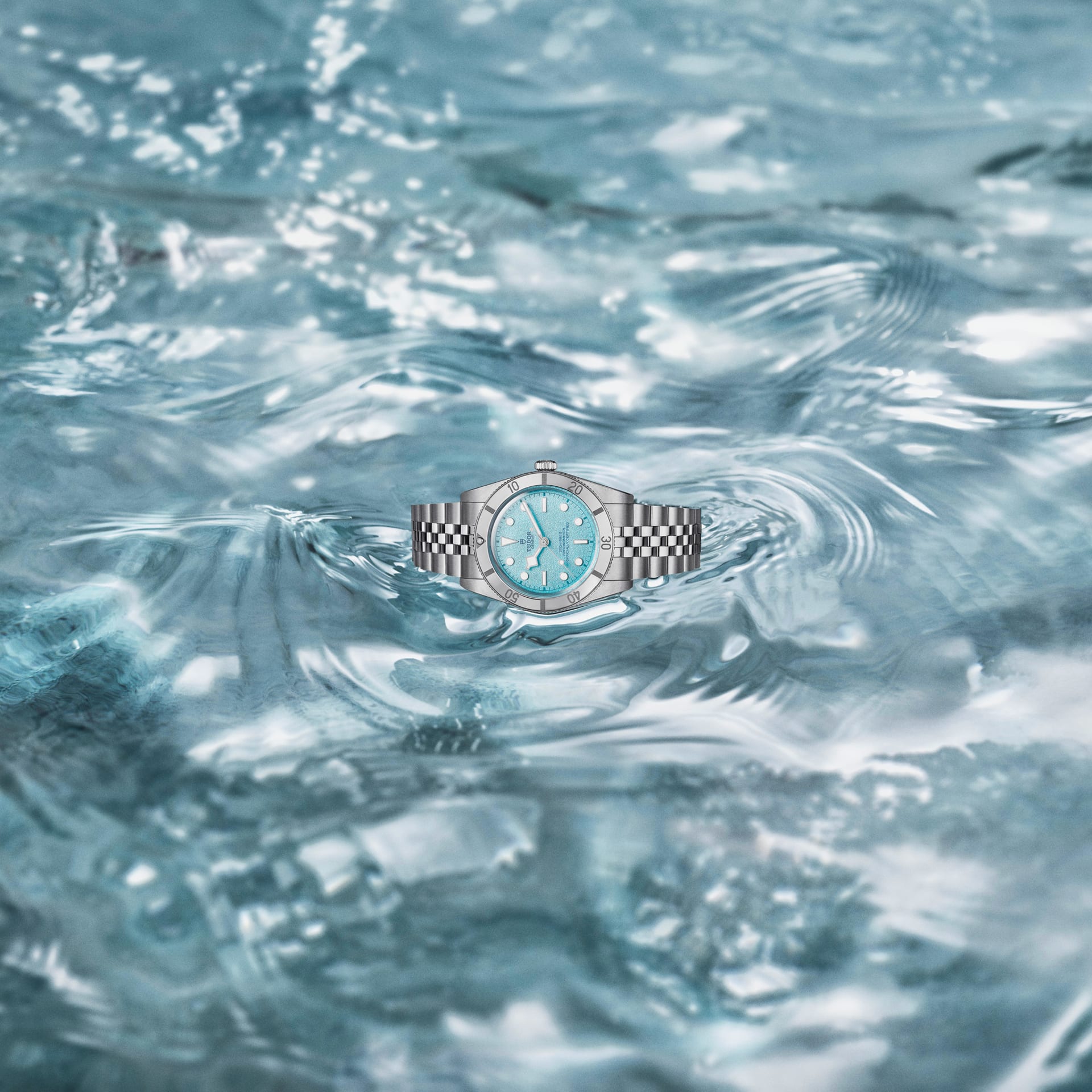 tudorwatch-black-bay-54-lagoon-blue-gall