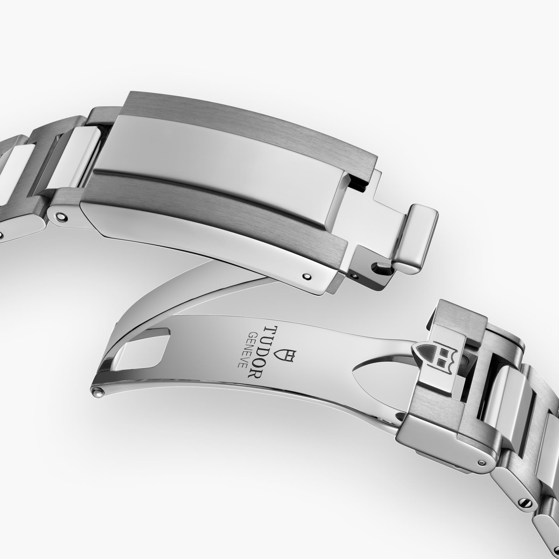 two-link faceted bracelet  with "T-fit" clasp