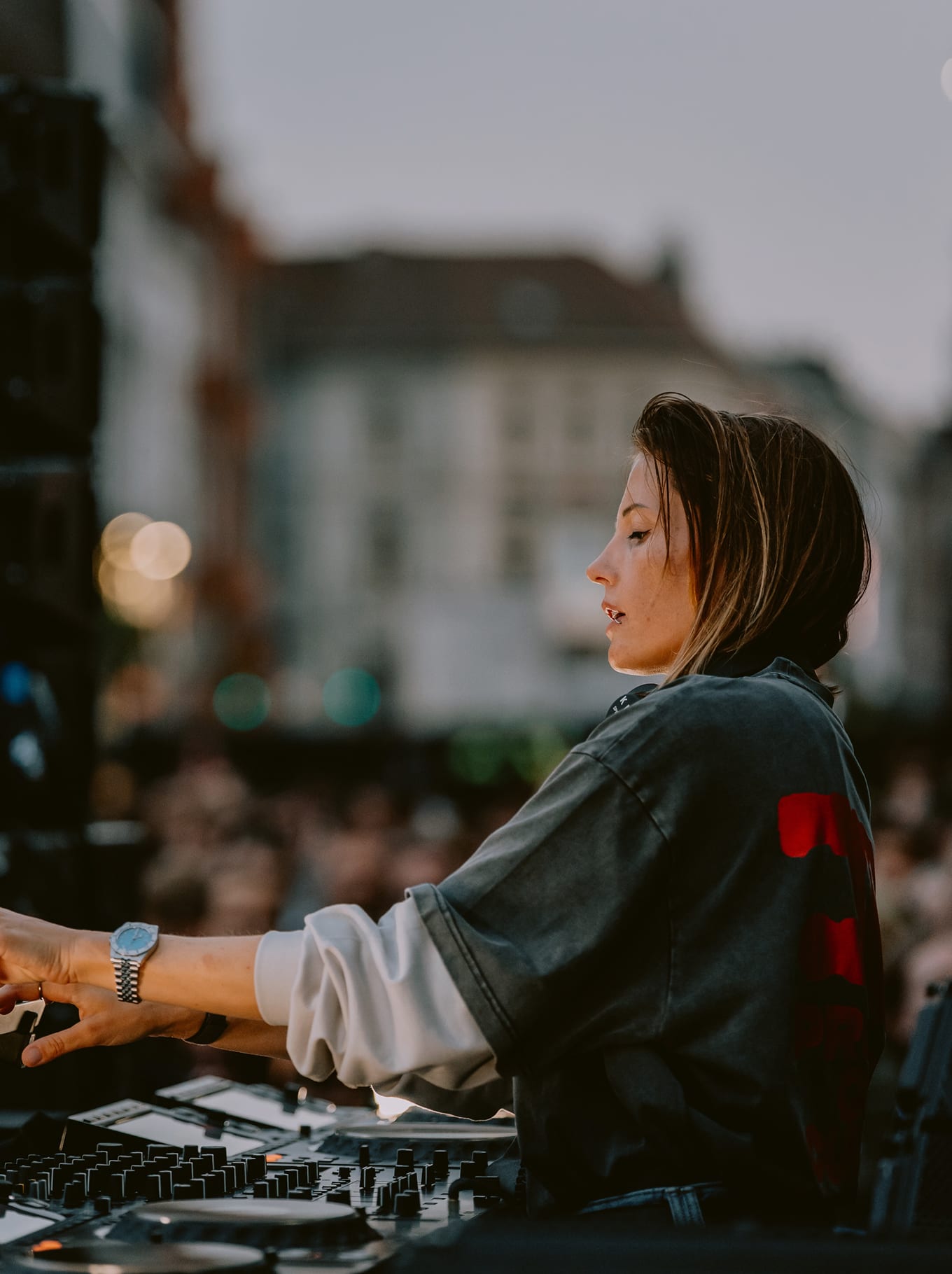 Charlotte de Witte mixing in the evening