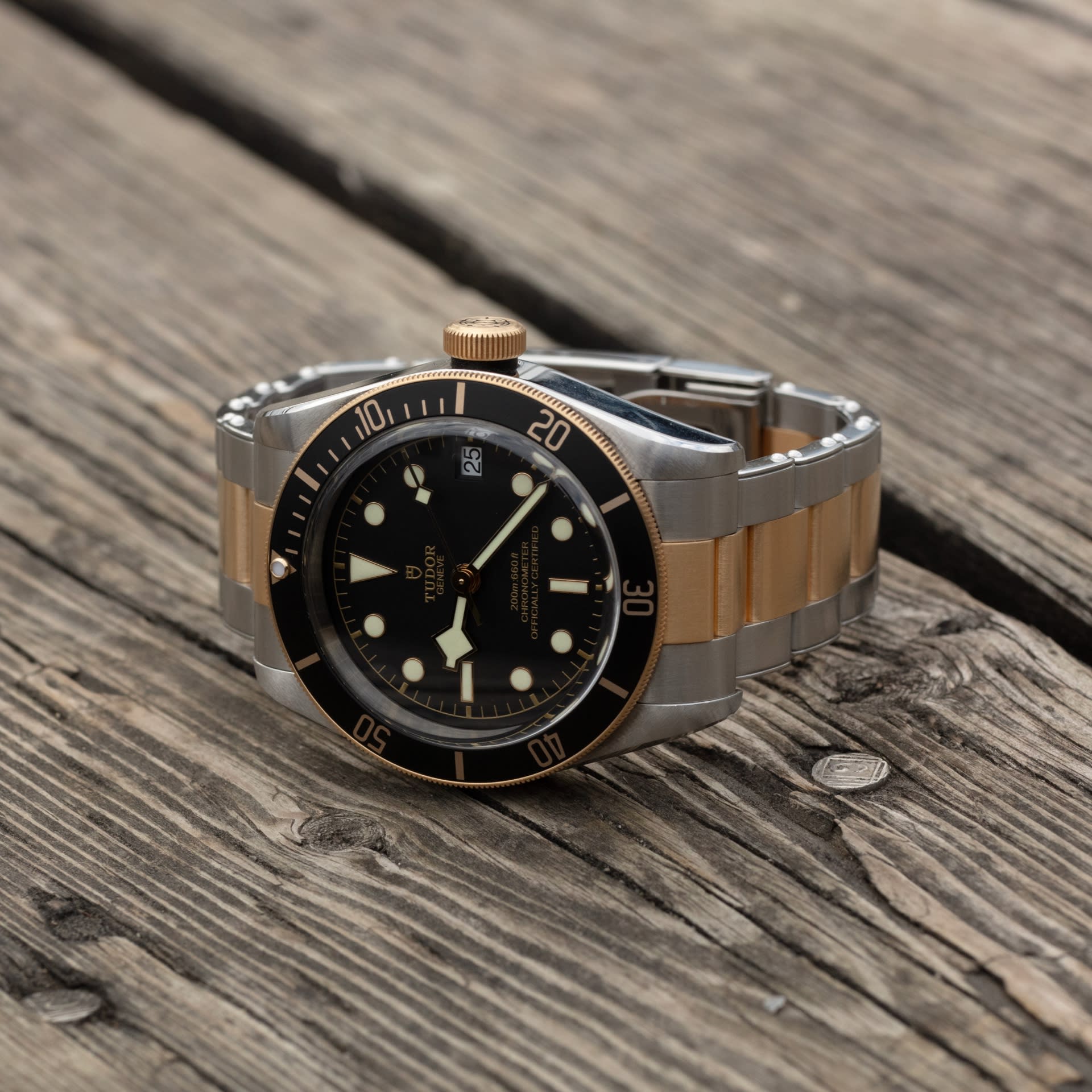 Black Bay in Edelstahl und Gold