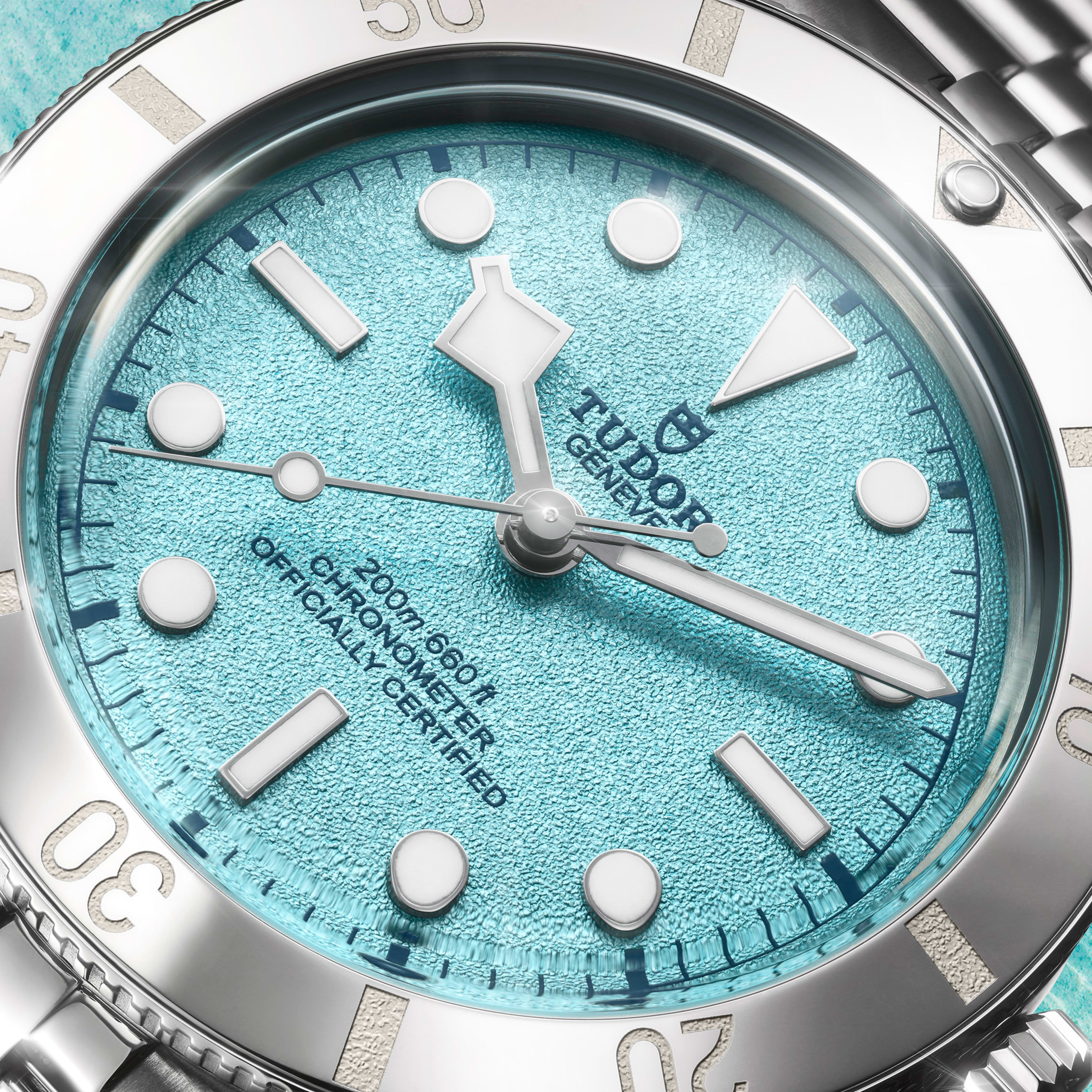Lagoon Blue, domed and textured dial