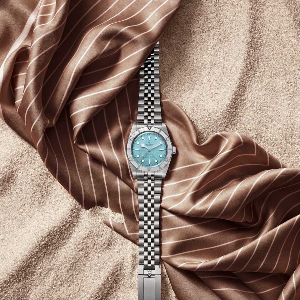 tudorwatch-black-bay-54-lagoon-blue-gall