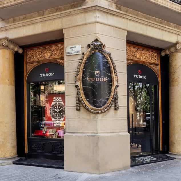 Boutique watch shop sale