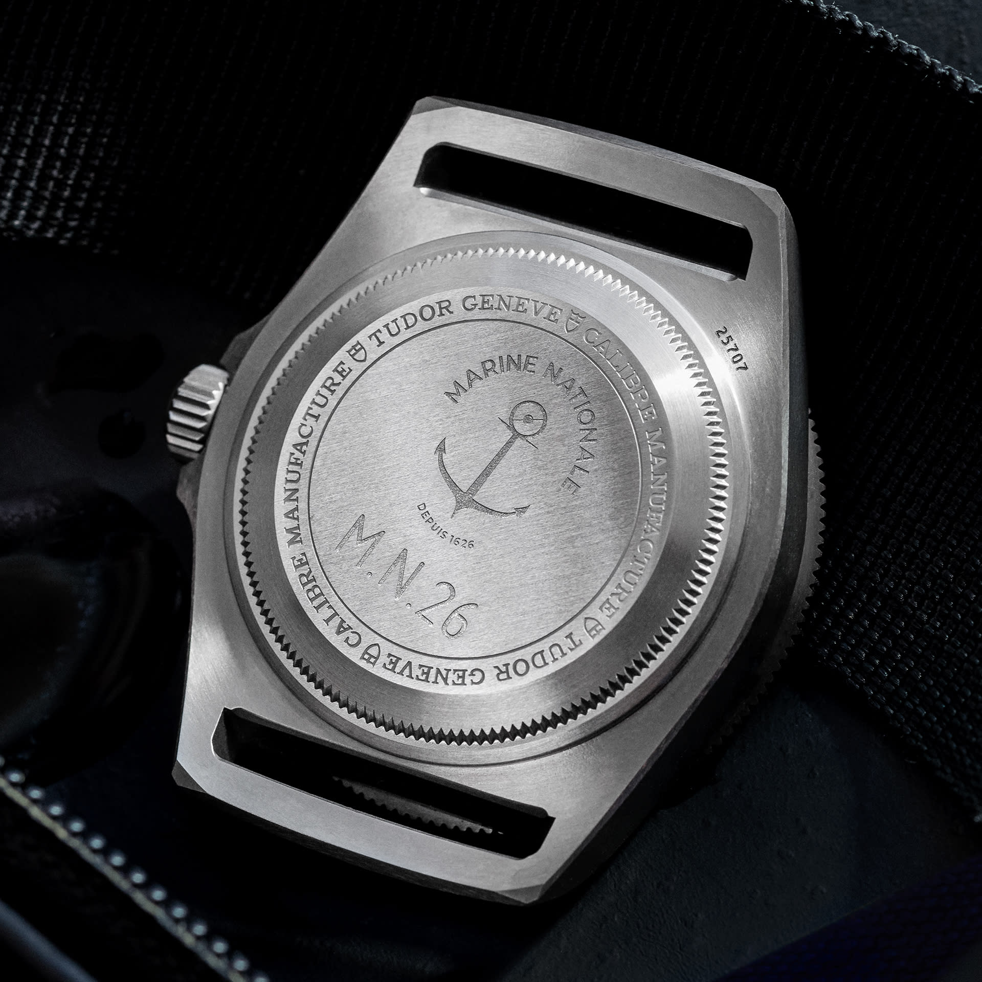 Tudor Pelagos FXD Marine Nationale - Page 22 Tudor-m25707b-0001
