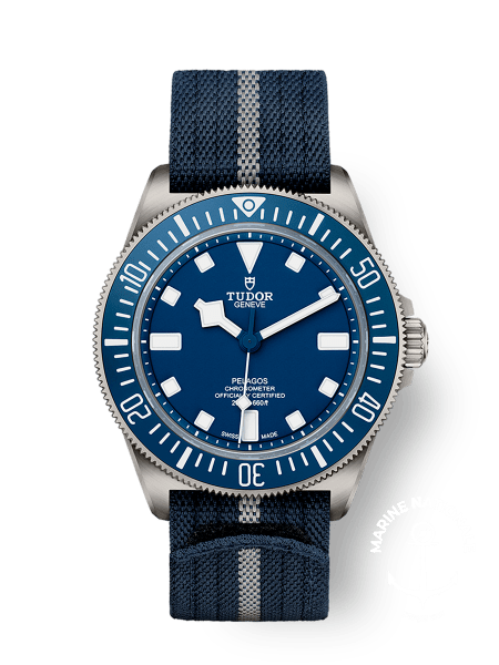 Pelagos FXD 42mm titanium case Navy blue fabric strap