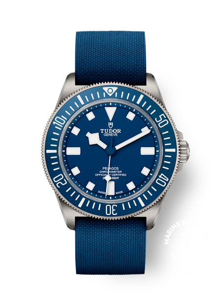 Pelagos FXD 42mm titanium case Navy blue fabric strap